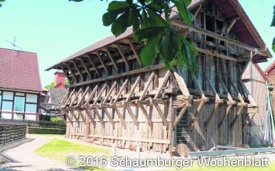 Neue Fenster  und alter Hausrat