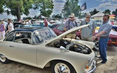Riesiges Oldtimertreffen am Doktorsee
