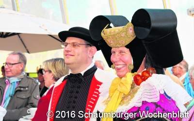 Röcke lüpfen für die Blicke der Neugierigen