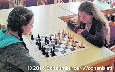Kundig greifen Kinder zum König