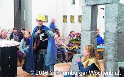 Laternenumzug mit dem passenden Szenenspiel
