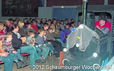 Jim Knopf und Lukas düsen durch das Gymnasium