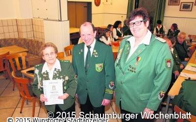 Ehrennadel für Irmgard Brase