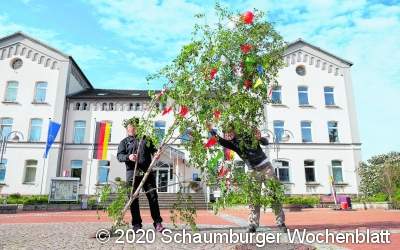 Wenn der Maibaum wieder
auf dem Dorfplatz steht