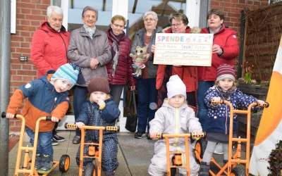 „Flinke Nadeln“ spenden