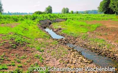 Wassermassen durchbrechen Damm