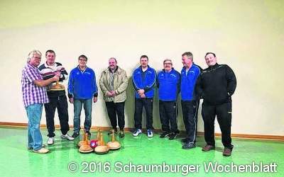 ﻿Laienspielgruppe spendet Bosselset