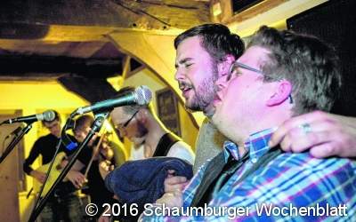 Über der Küche kocht die Stimmung Vier Bands und Solomusiker überzeugen bei 