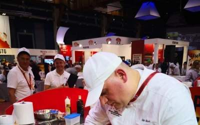 Den hochwertigen Bio-Pizza-Boden einfach daheim belegen