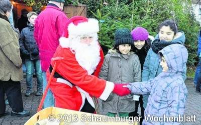 Weihnachtsmarkt lockt zahlreiche Besucher an