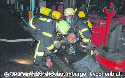 Unter Gabelstapler eingeklemmt