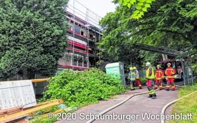 Brand greift auf Dachstuhl über