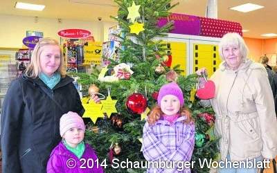 Der Weihnachtsmarkt lädt alle zu einem Bummel ein
