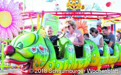 Karussell fahren, Äpfel kosten und durch die Geschäftswelt bummeln