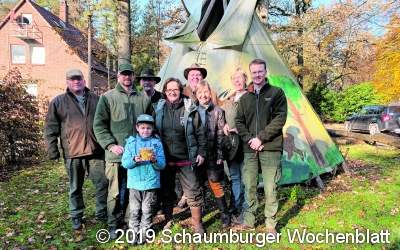 Jungjäger zimmern Nistkästen für Füchse