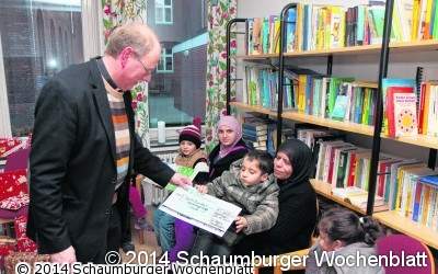 Spenden für Flüchtlinge übergeben