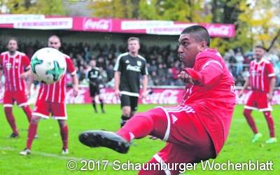 Applaus für Hobbykicker und Fußballlegenden