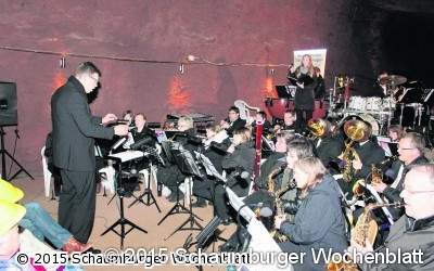 Blasorchester bringt unter Tage die Erde zum Beben