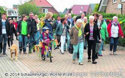 Eine ganze Straße feiert als Erntebauern