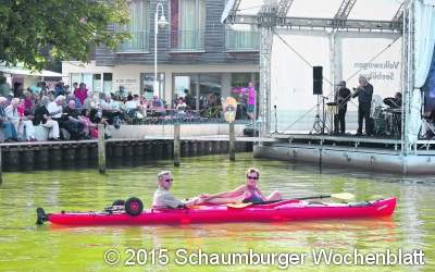Im Boot zum Konzert