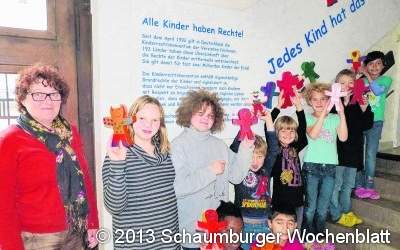 Die Rechte der Kinder hängen im Treppenhaus