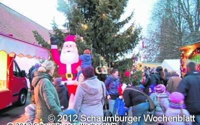 Nikolaus bringt 180 Weihnachtstüten mit