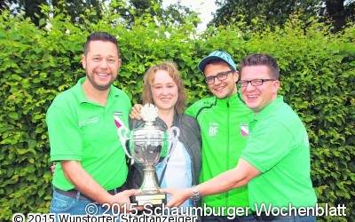 TSV-Vorstand holt den Pokal