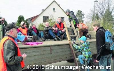 Die Bürger räumen draußen gründlich auf