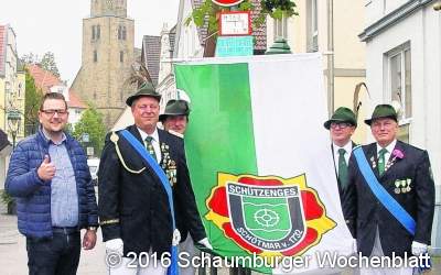 Die Schötmaraner Schützen zeigen Flagge