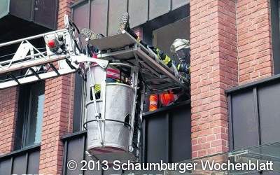 Feuerwehr rettet Menschen aus brennender Arztpraxis