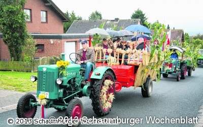 Fest beginnt mit Tanz unter der Erntekrone