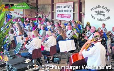 Musikzug und Gäste aus den Niederlanden spielen gemeinsam