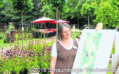 Besucher lassen sich im historischen Park inspirieren