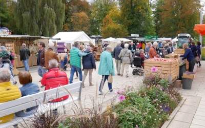 Viel los auf dem Bauernmarkt 