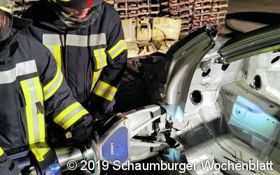 Übungsdienst mit modernen Fahrzeugkarosserien