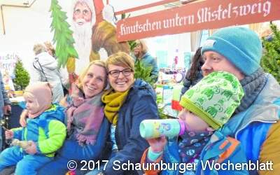 Ballons tanzen über den Besuchern