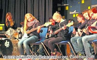 Kunterbuntes Bandkonzert rockt die Schule
