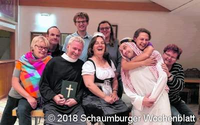 Turbulente Szenen in einem heruntergekommenen Hotel