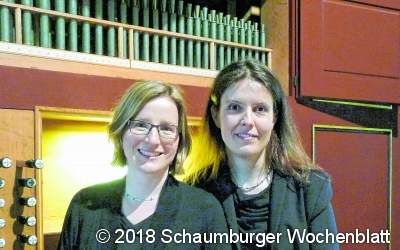 Vier Hände und vier Füße musizieren