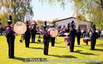Frühlingswetter lockt Besucher zum Frühschoppenkonzert