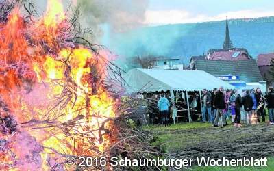 Über 20 Osterfeuer brennen ohne größere Zwischenfälle ab