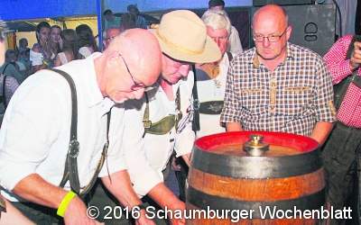 Meinberger schlüpfen ins Dirndl