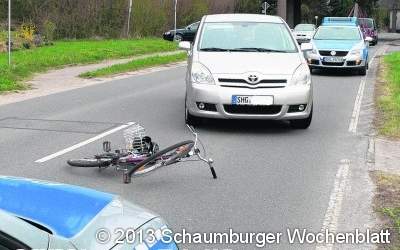 Radfahrer kollidiert mit Auto
