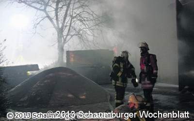 Feuerwehr übt in Maschinenhalle