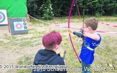 Bogenschützen beim  Tag des offenen Hofes