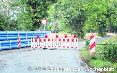 Verkehrsteilnehmer stehen plötzlich vor gesperrter K49