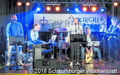 Auf einer echten Live-Bühne rocken