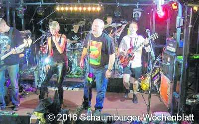 Rock am Futtersilo mit Hotblooded