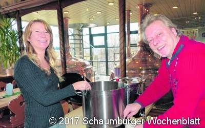Die Besucher dürfen jetzt selbst ihr Bier brauen