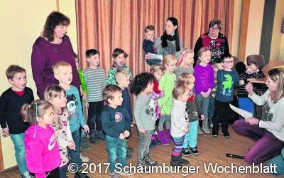 Kleine fleißige Handwerker weihen neuen Anbau ein